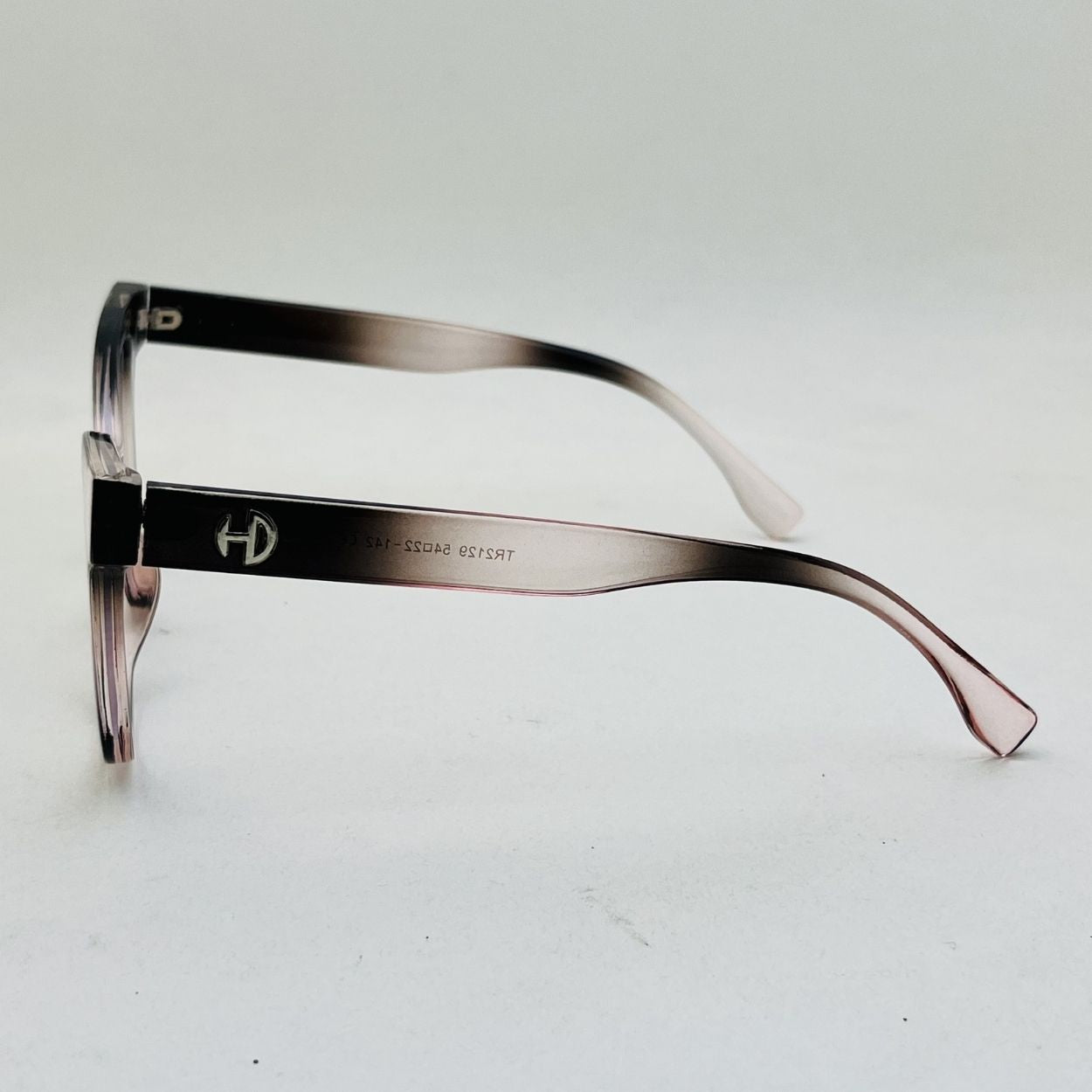 Elara Oversized Cat Eye