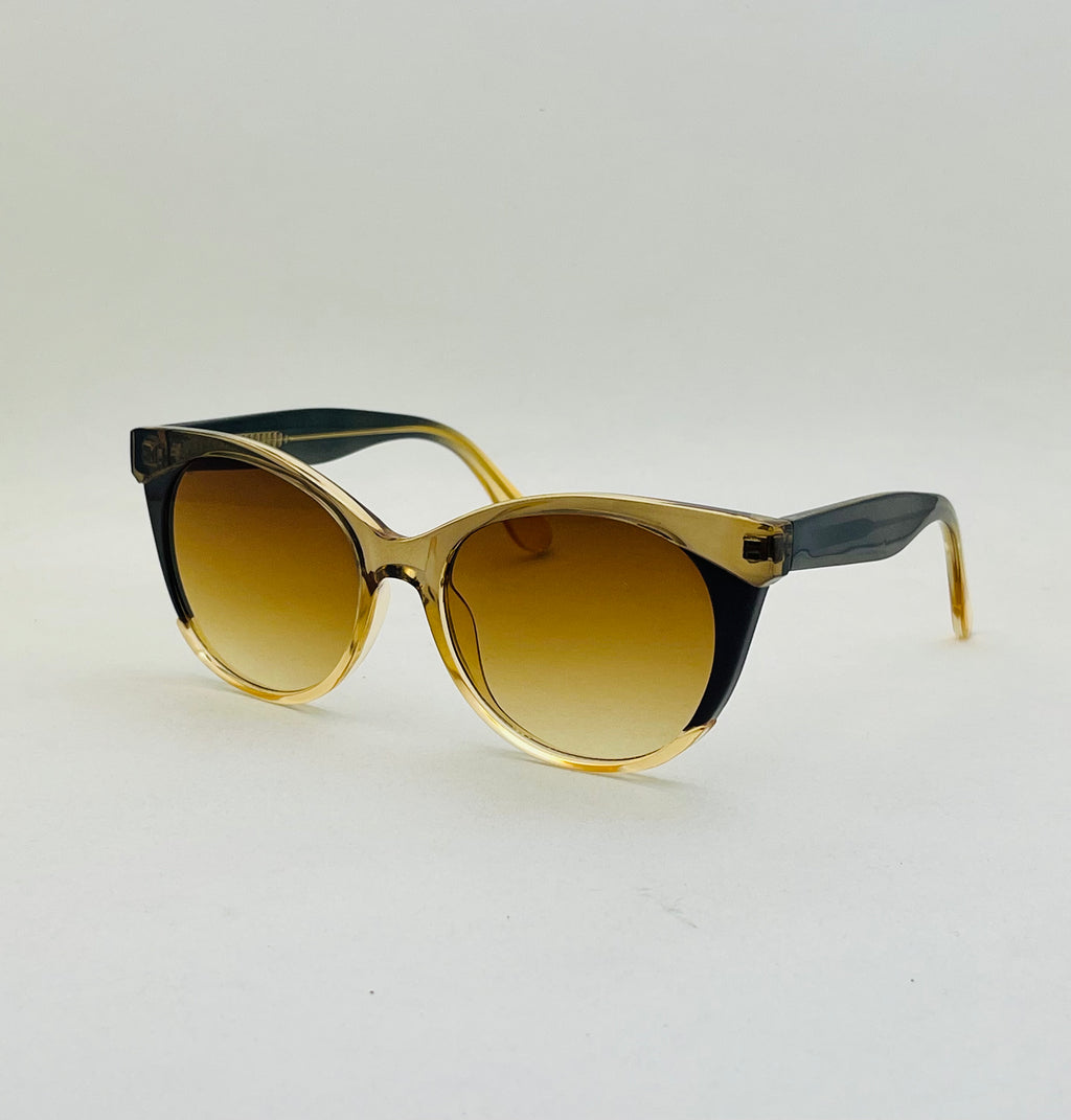 Elegant Winged Cat Eye