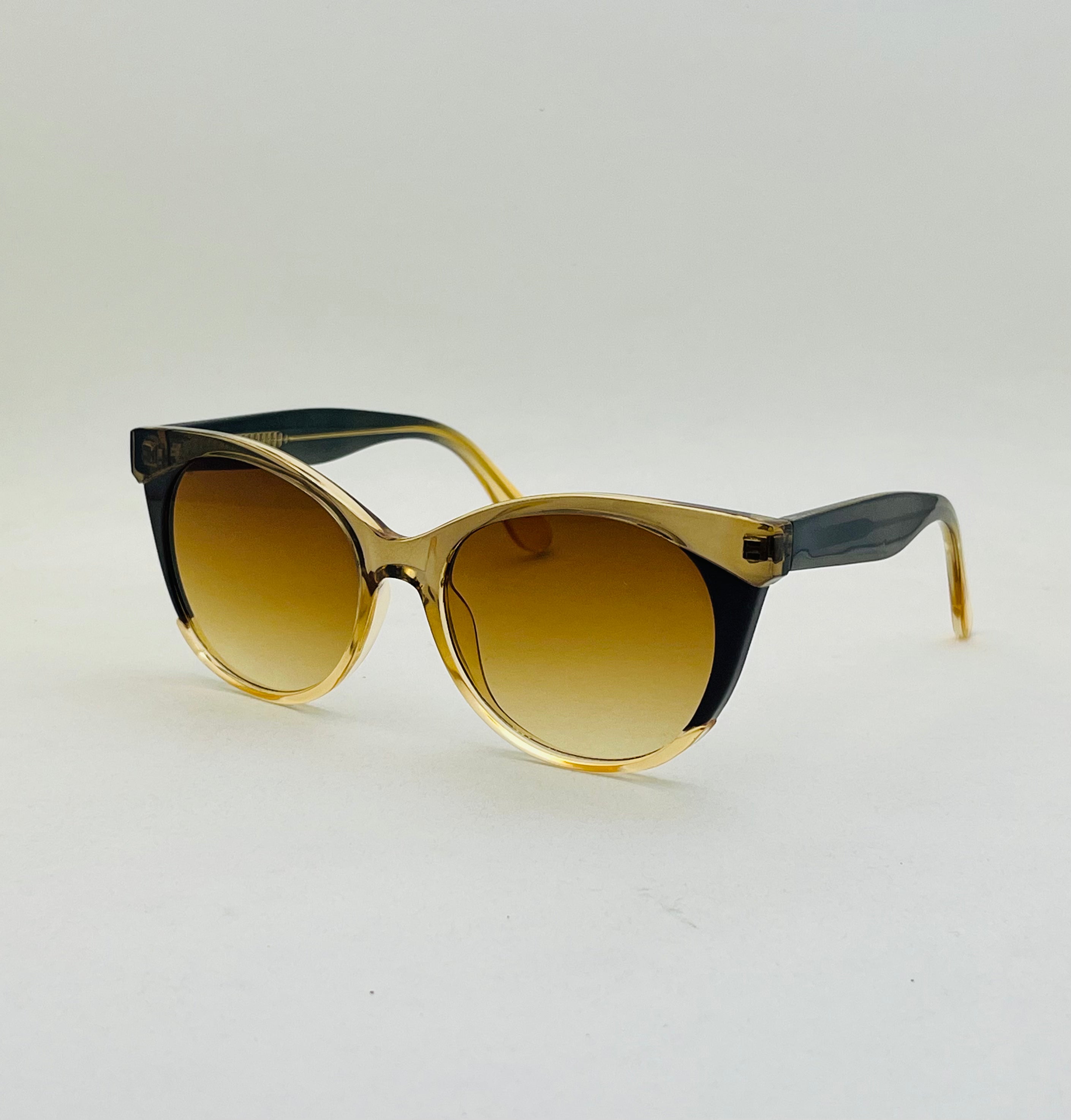 Elegant Winged Cat Eye