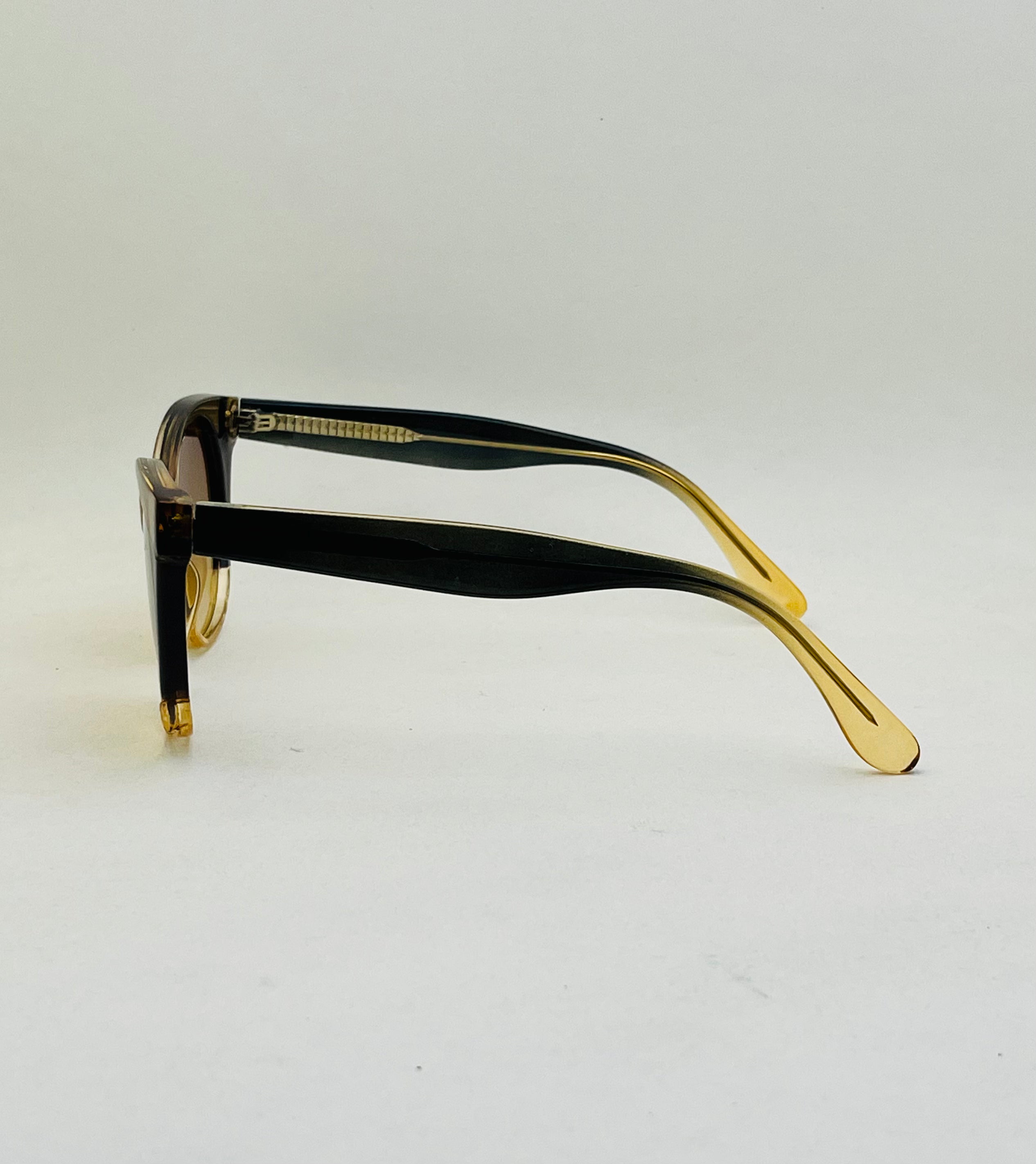 Elegant Winged Cat Eye