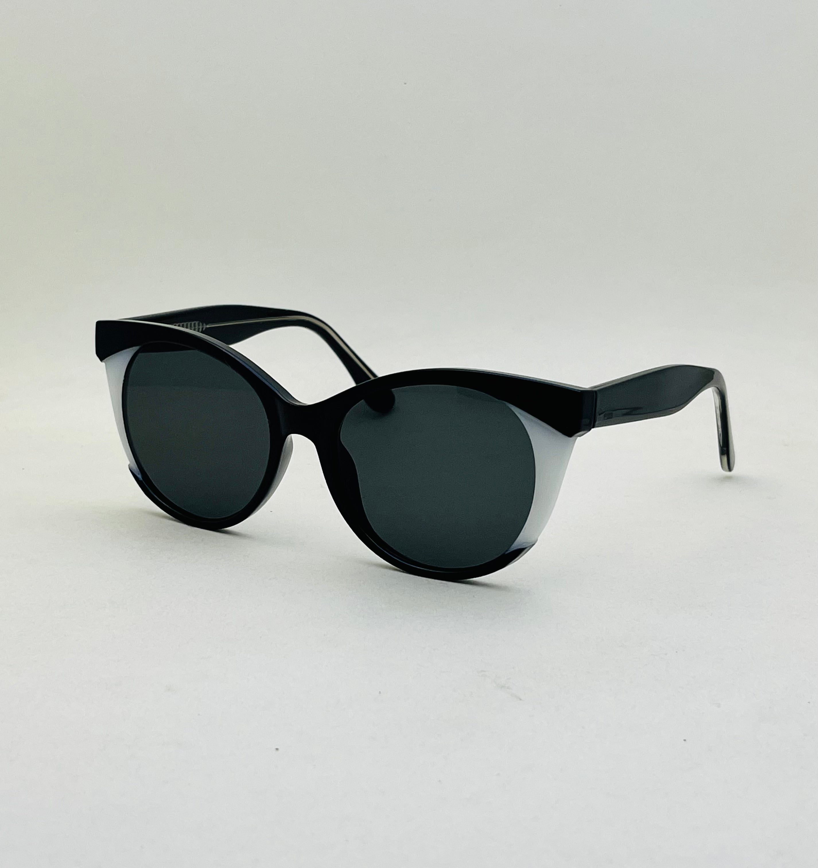 Elegant Winged Cat Eye