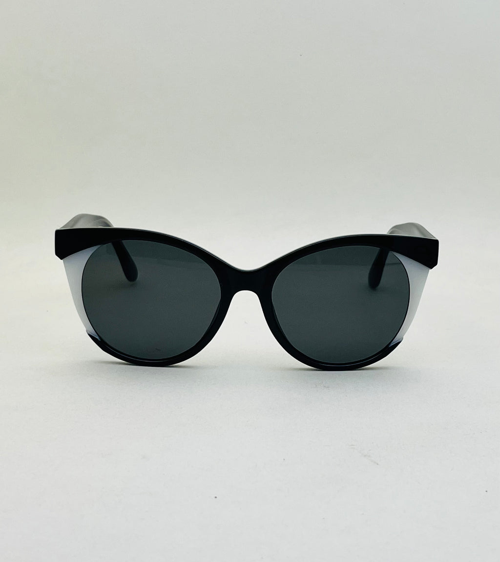 Elegant Winged Cat Eye