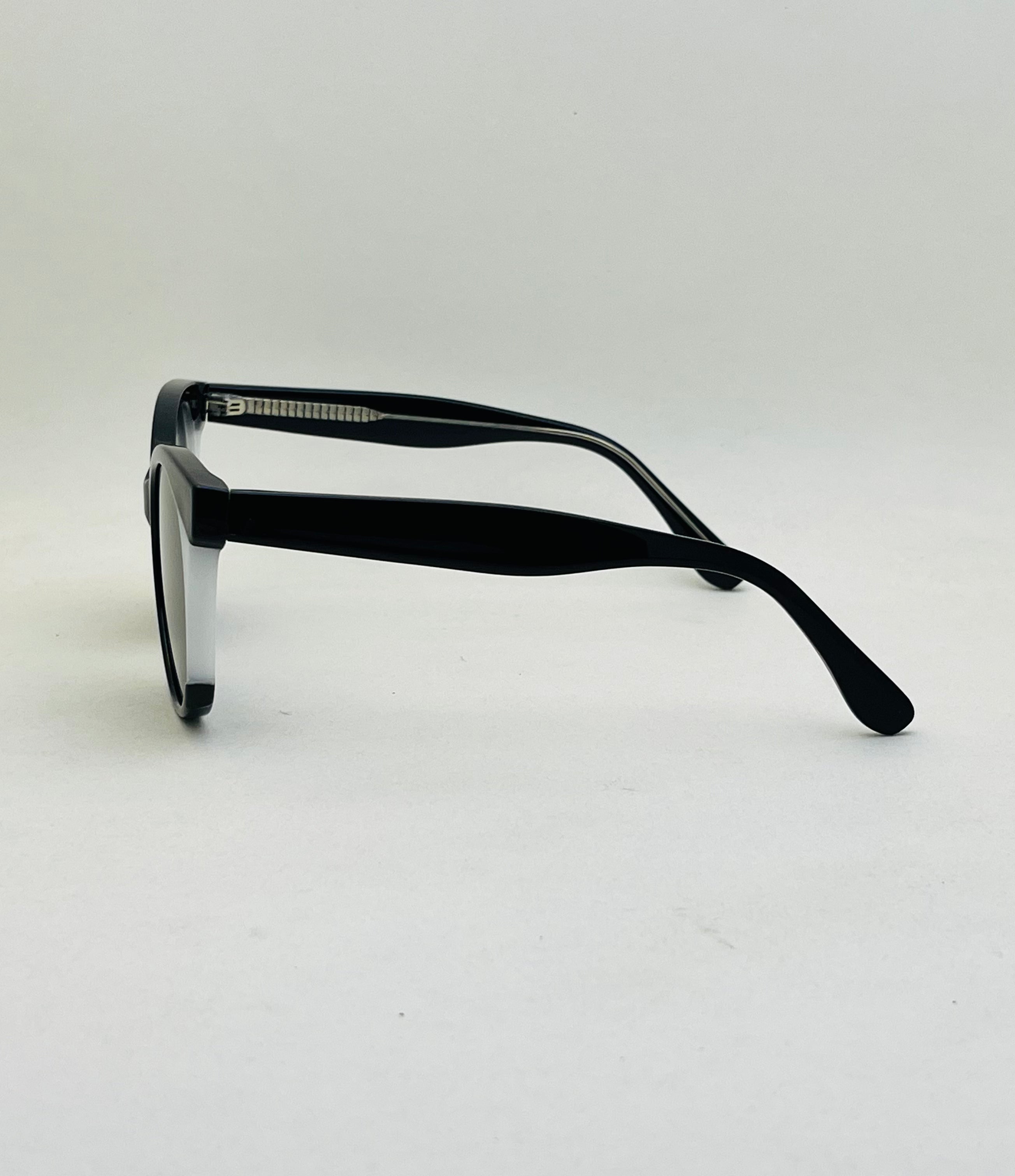 Elegant Winged Cat Eye