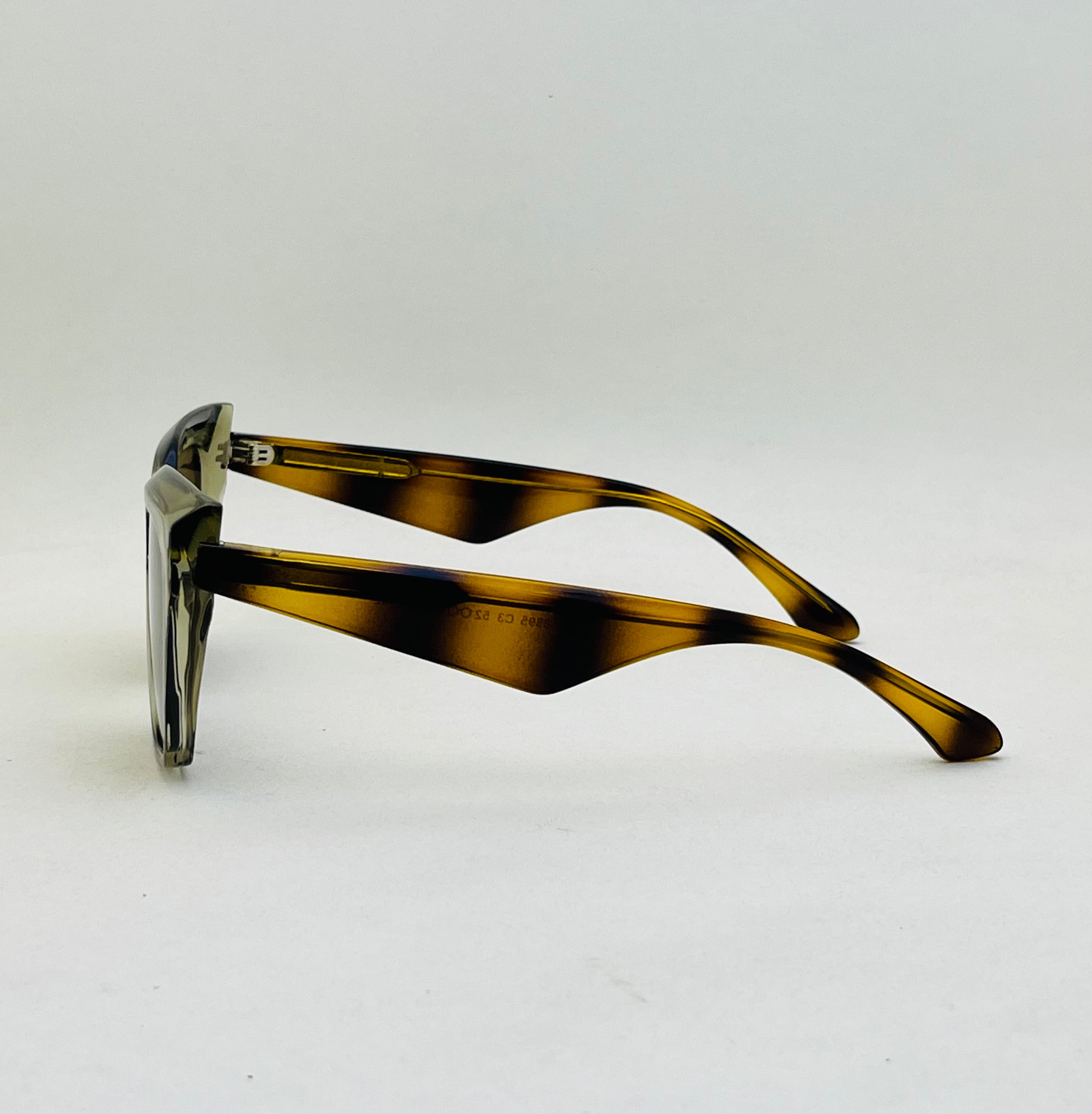 Aura Cateye