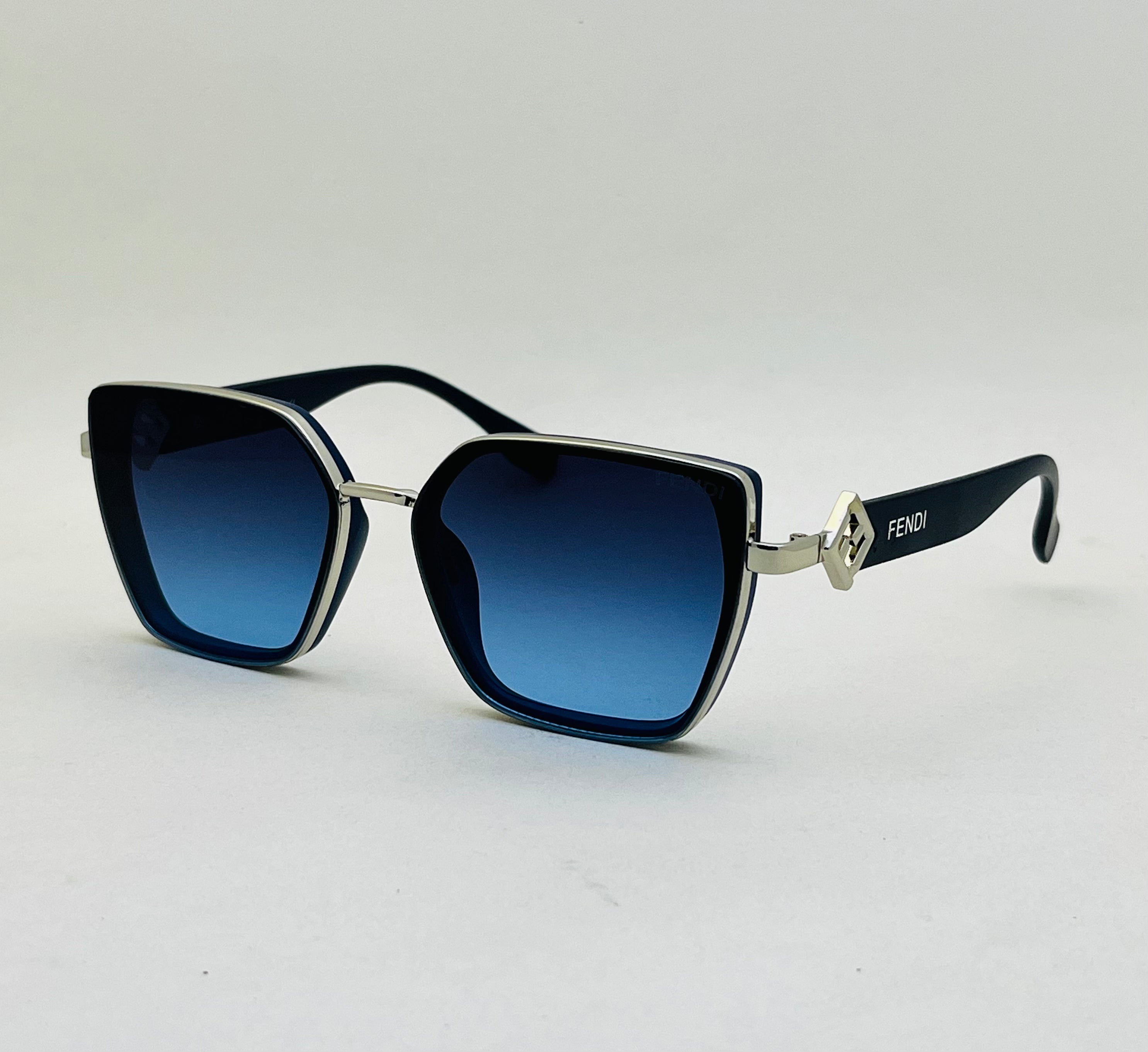 Fendi Contour Cat Eye