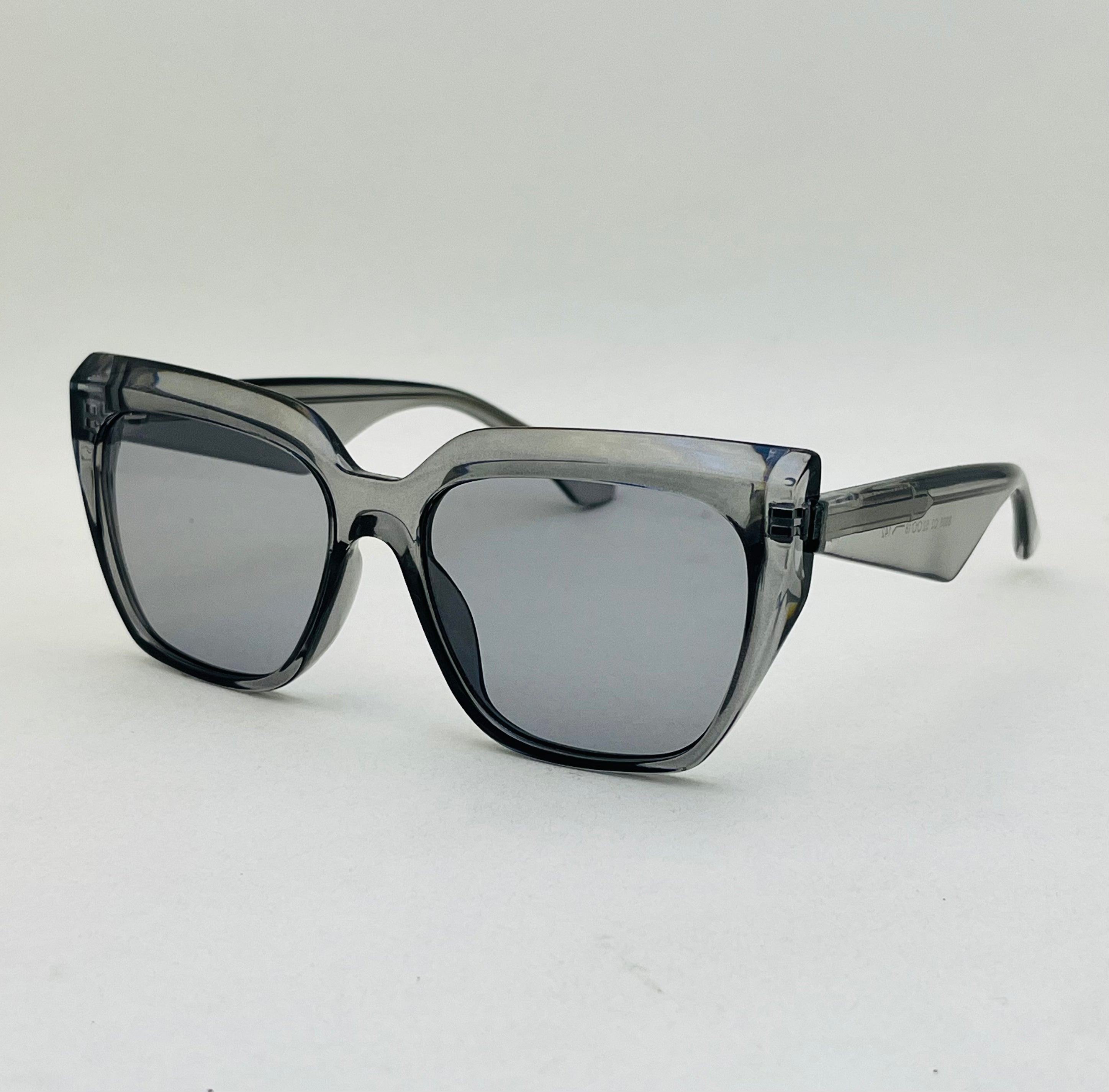 Noir Oversized Cateye
